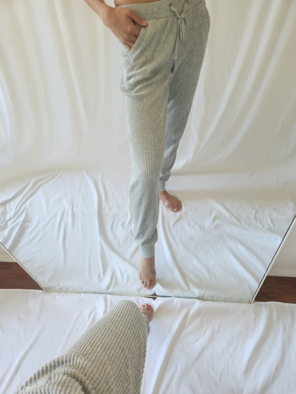 ALO Yoga Women's Ribbed Jogger Pants in Light Gray
